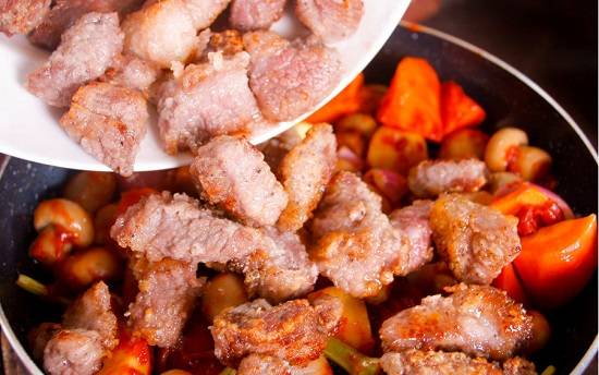 bo-ham-kieu-phap-900px-make-beef-stew-with-mushrooms-step-14-version-2